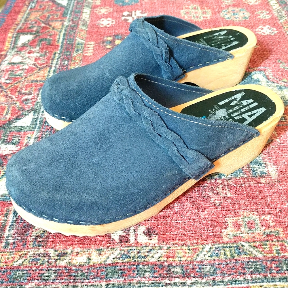 MIA leather clogs
